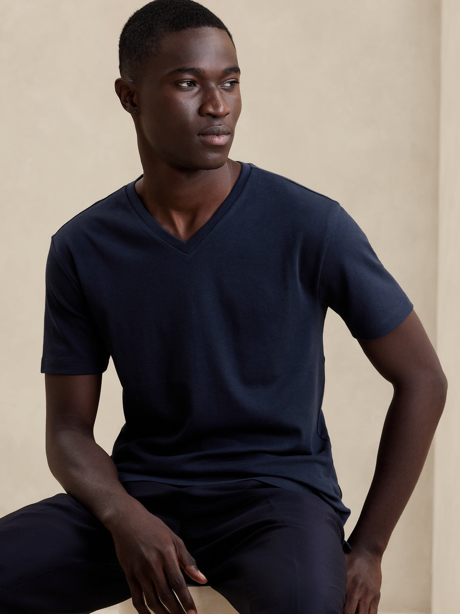 Luxury-Touch V-Neck T-Shirt – Banana Republic